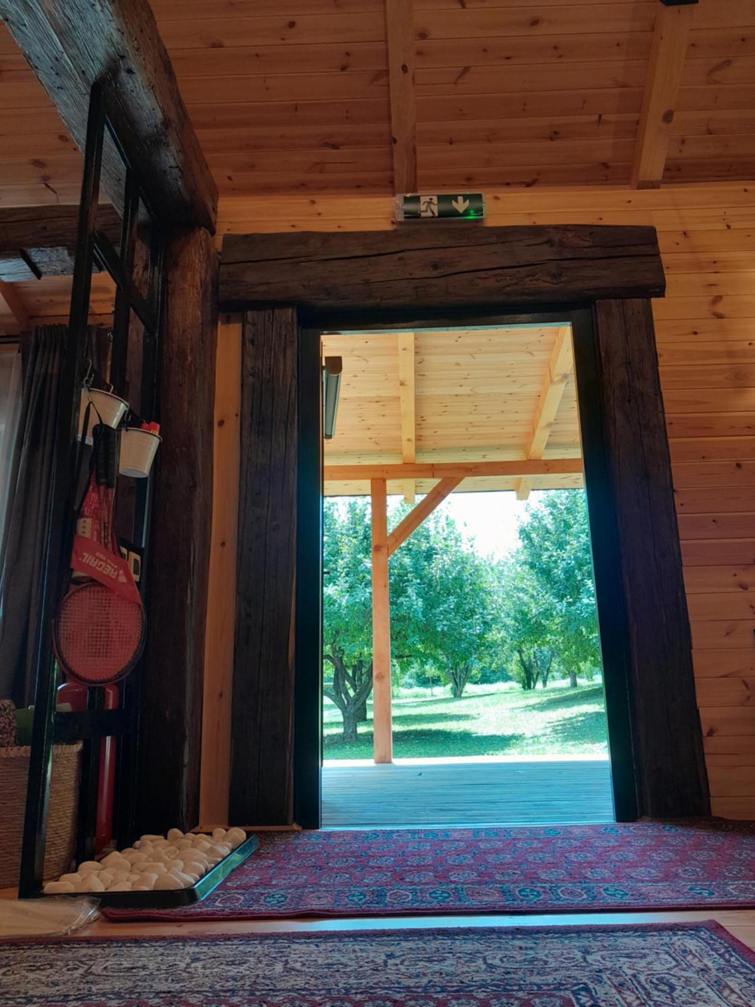 Vila Nica Wood Sremska Kamenica Exteriér fotografie